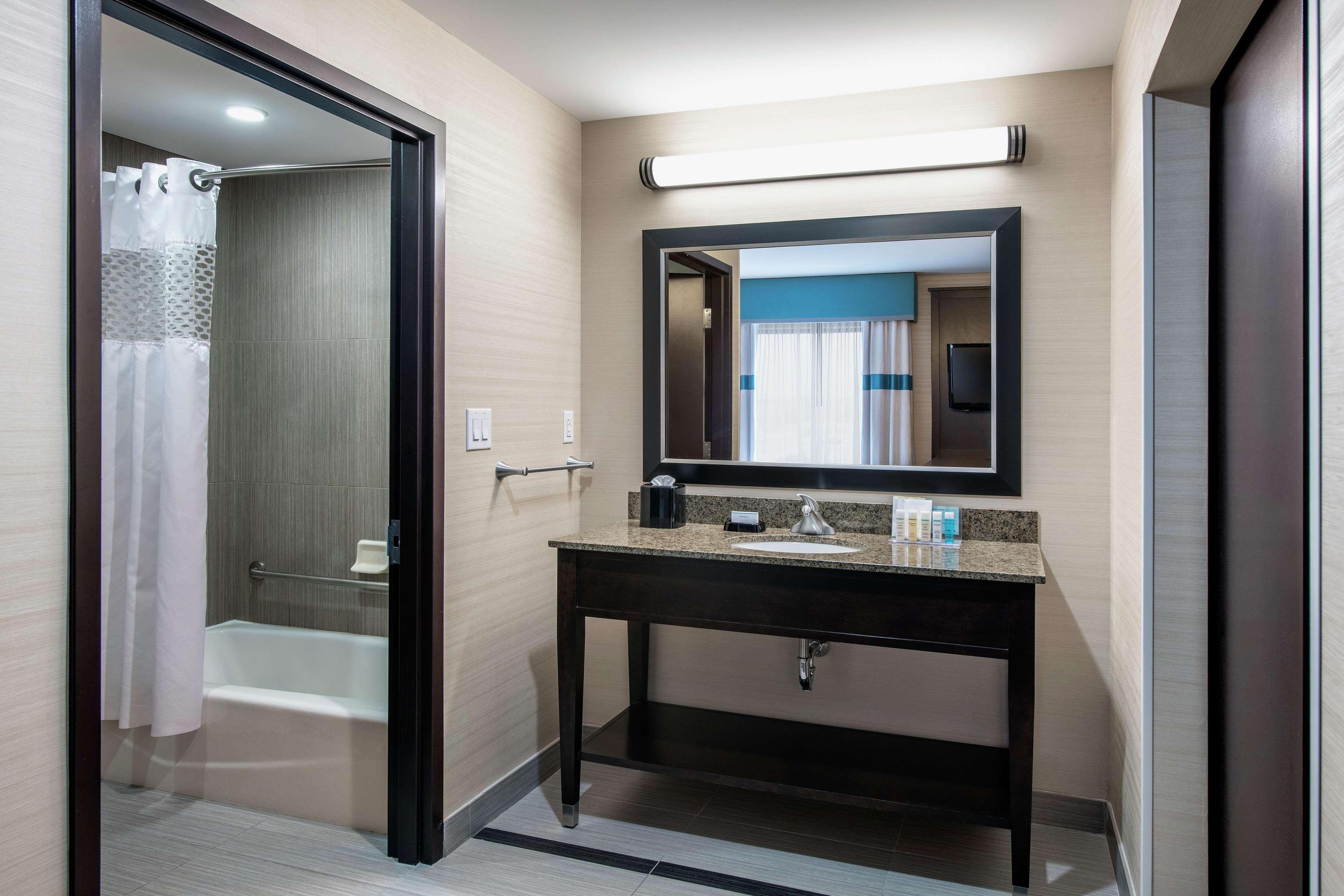 Hampton Inn By Hilton Winnipeg Esterno foto