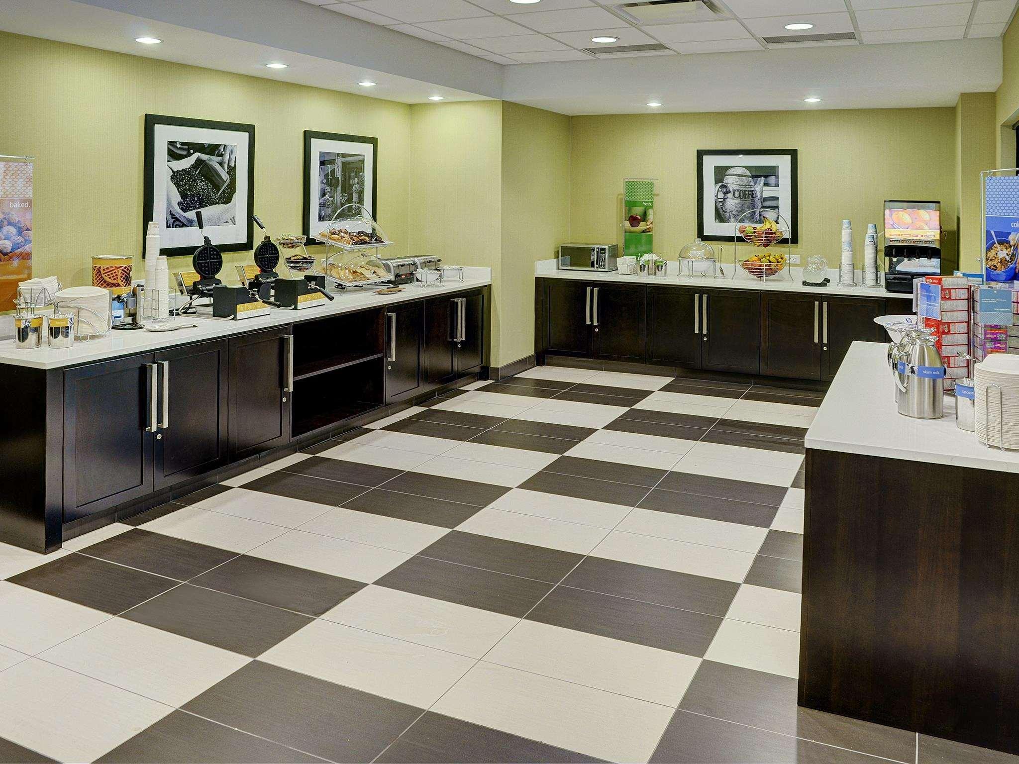 Hampton Inn By Hilton Winnipeg Esterno foto